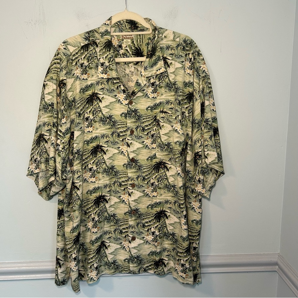 Tommy Bahama 100% Silk Green Coconut Hawaiian Print Button Down Short Sleeve Top